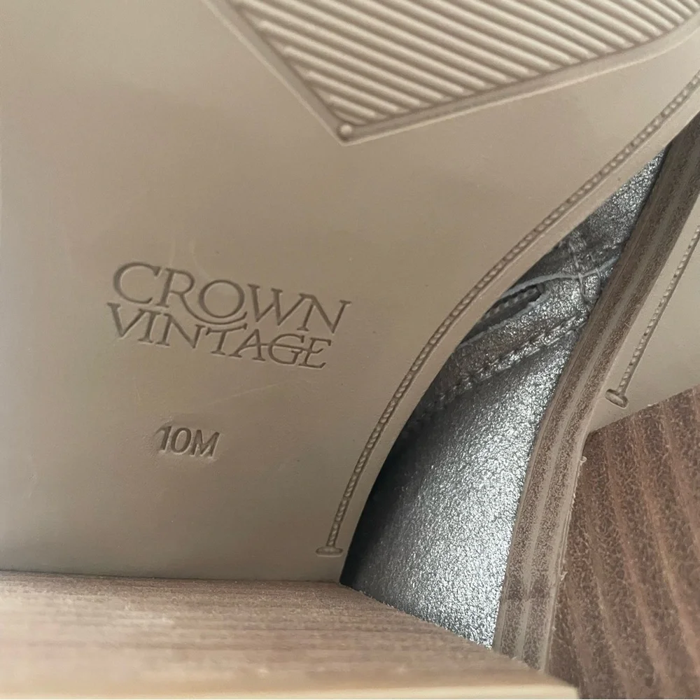 Crown Vintage gorgeous crown
